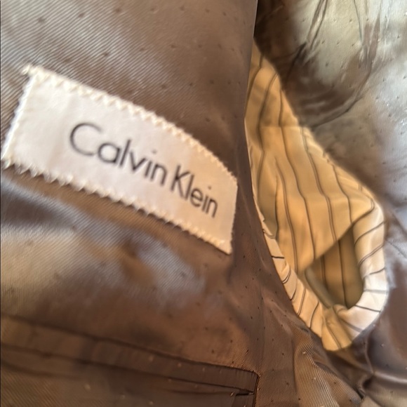 Calvin Klein Men’s Black Suit with Smooth Wool Fabric and Notched Lapels - Picture 6 of 12